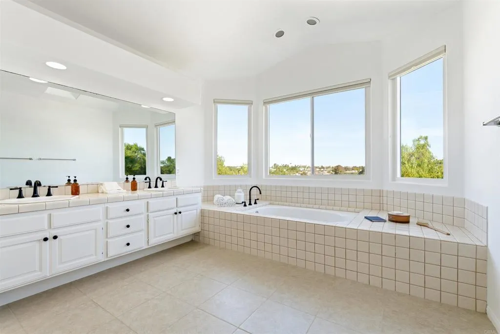 https://cdn.realtyfeed.com/cdn/127/306619851/6f2f525d829825c8aa45816177a2c801.webp