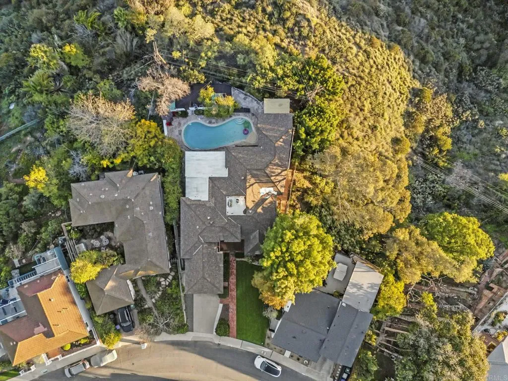 https://cdn.realtyfeed.com/cdn/127/306619866/80ac7dd14f37f73f89f717bb6972c380.webp