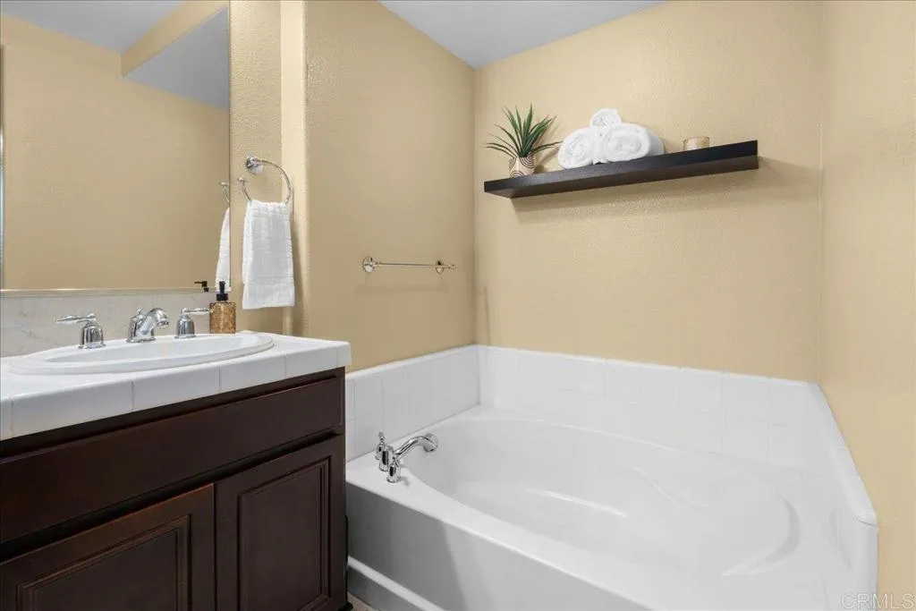 https://cdn.realtyfeed.com/cdn/127/306619896/3c9d2c2d4973e379f46402b8798b178a.webp