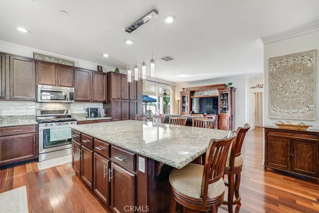 https://cdn.realtyfeed.com/cdn/127/306619908/169dd232e22f3237f69de31f813f2b64.webp