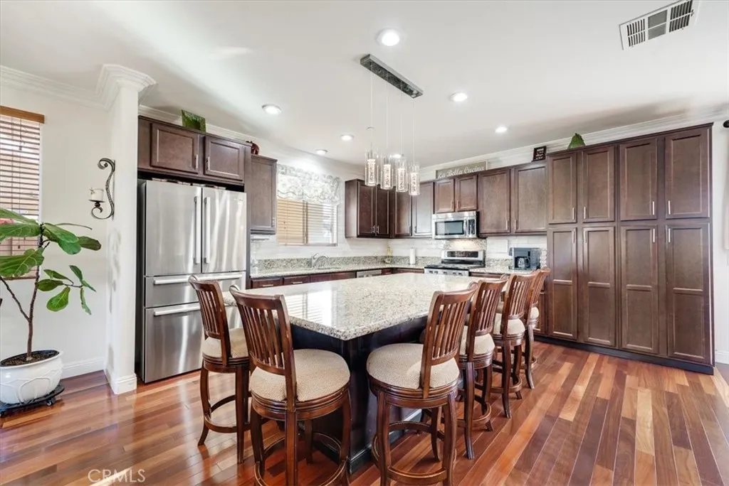 https://cdn.realtyfeed.com/cdn/127/306619908/1e24670f430af2d4512d7991e9778e97.webp