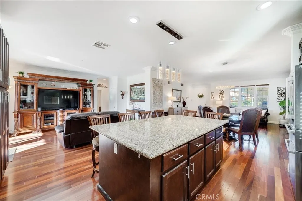 https://cdn.realtyfeed.com/cdn/127/306619908/9c6a0cc2597bef56fa95378a09dadae9.webp