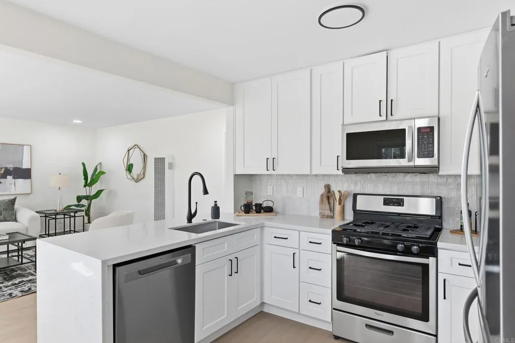 https://cdn.realtyfeed.com/cdn/127/306620139/e79834c7be1df0d5caeb02f32cab351f.webp