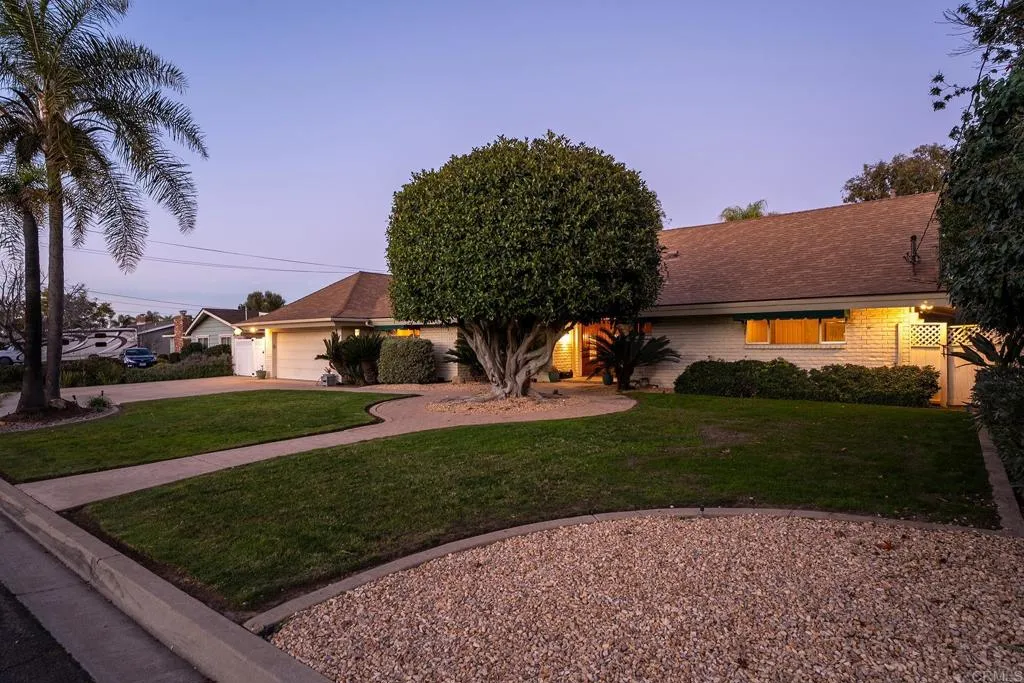 https://cdn.realtyfeed.com/cdn/127/306620270/63ecc69785f9399c411f795f6117d437.webp