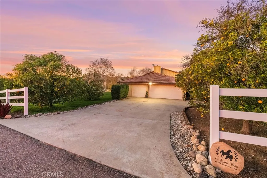 https://cdn.realtyfeed.com/cdn/127/306620277/090d68bb7f77b8bf97777549427cfdcc.webp