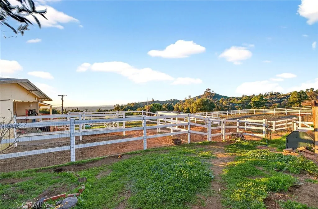 https://cdn.realtyfeed.com/cdn/127/306620277/dd2335237fe2bb1d5325695591e3be6a.webp