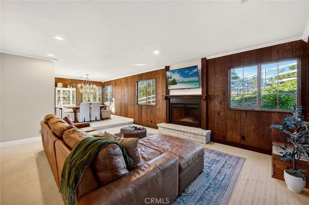 https://cdn.realtyfeed.com/cdn/127/306620277/e642056fcc5902a7a47e38fbb9ba16cc.webp