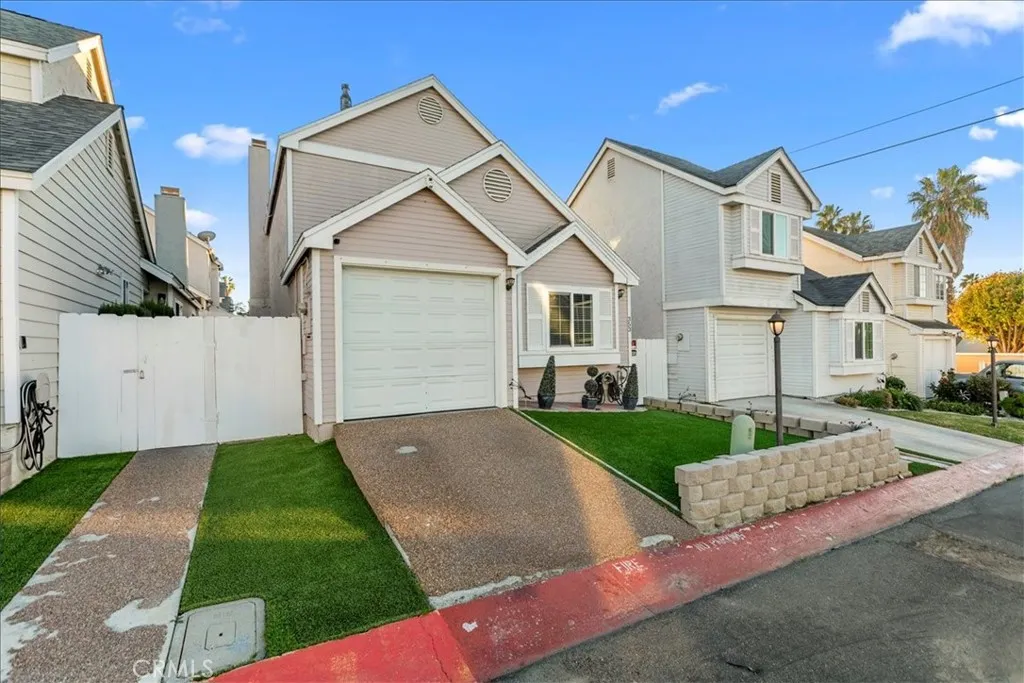 https://cdn.realtyfeed.com/cdn/127/306620295/3e47c0df51a049a659948582bc23d793.webp