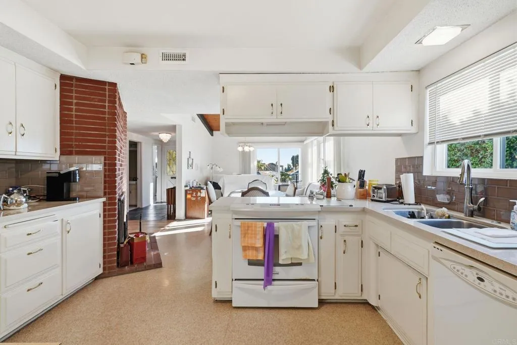 https://cdn.realtyfeed.com/cdn/127/306620388/bd71a1f4800a8bcea635e75858423ed0.webp
