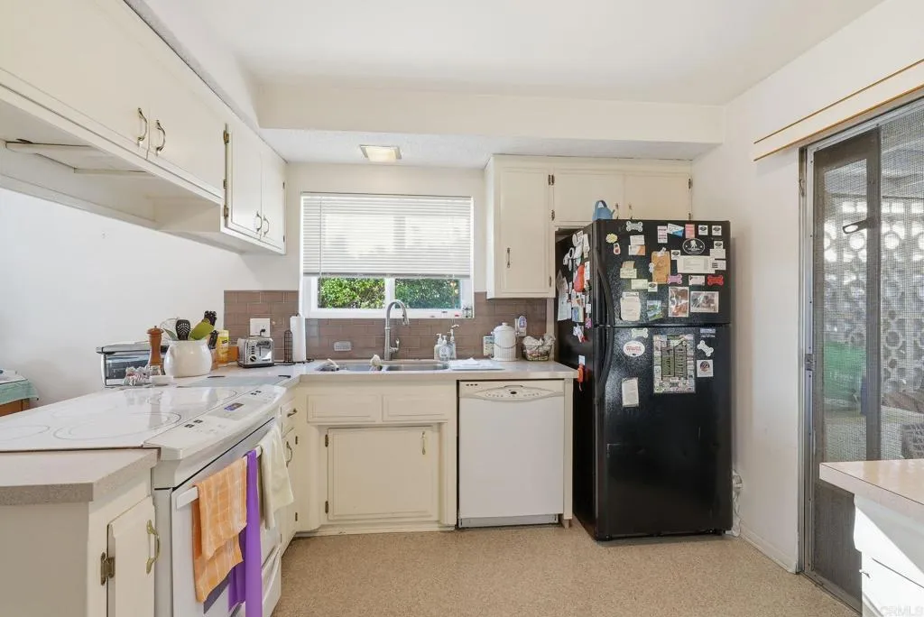 https://cdn.realtyfeed.com/cdn/127/306620388/d4f89216355fafda769c61560a930aea.webp