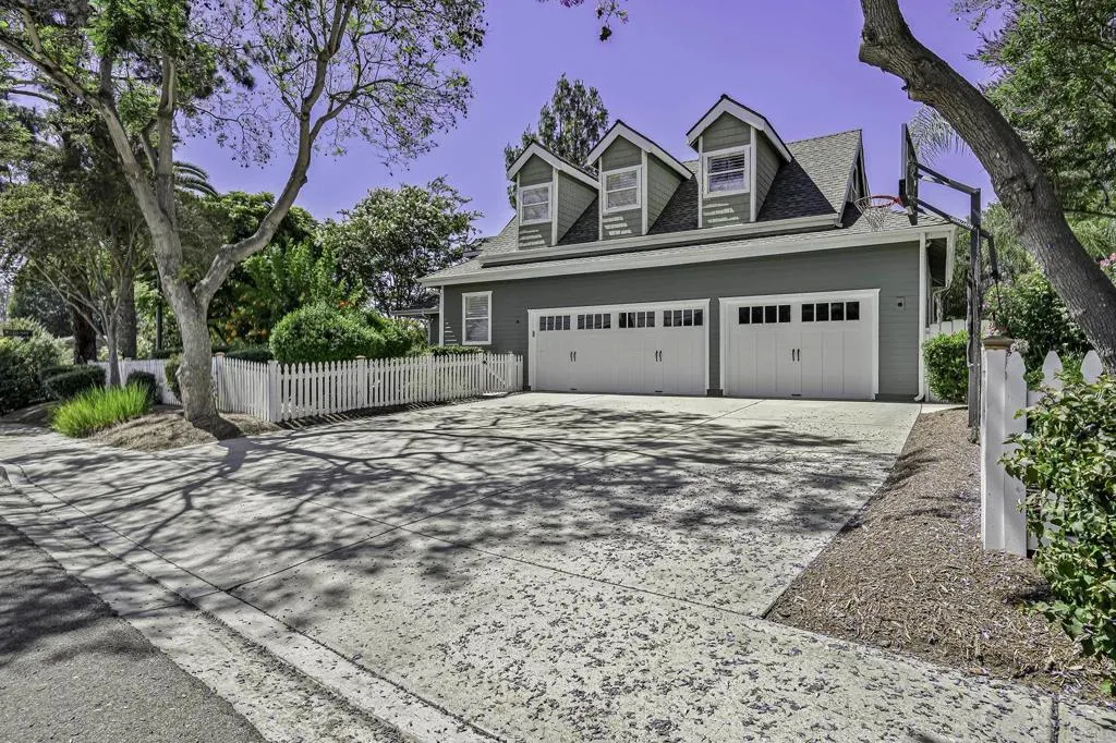 https://cdn.realtyfeed.com/cdn/127/306620425/c7e9e7d80d6be3287b9260476bee8c51.webp