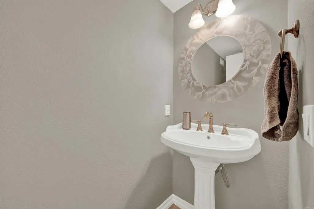 https://cdn.realtyfeed.com/cdn/127/306620449/ca084c4b419b67e0013706799278132f.webp
