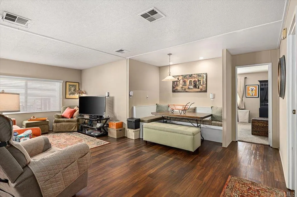 https://cdn.realtyfeed.com/cdn/127/306620491/53093ddf5ab6650f77cab99d60d8007b.webp
