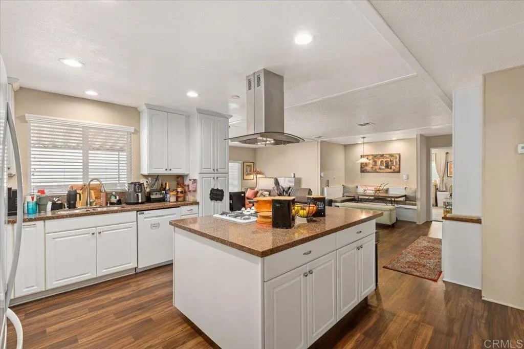 https://cdn.realtyfeed.com/cdn/127/306620491/77db16569da86562cc539a50baf51055.webp