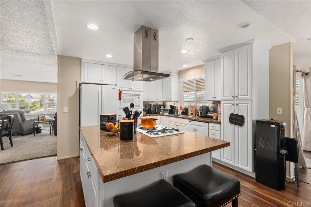 https://cdn.realtyfeed.com/cdn/127/306620491/7bffb8ef315a6a2fae5b942bdae9cb04.webp