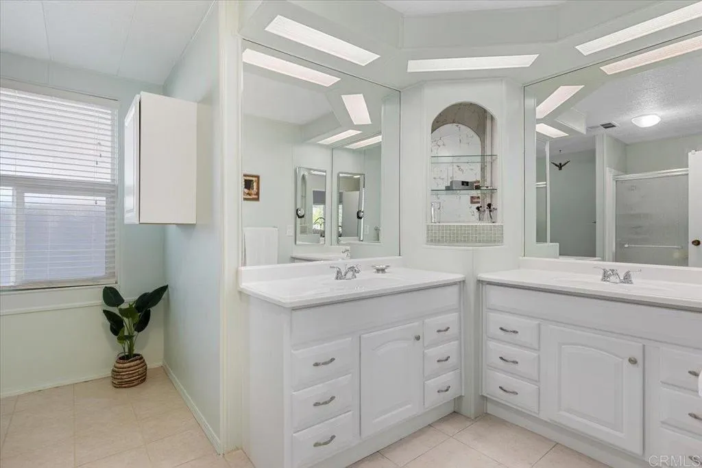 https://cdn.realtyfeed.com/cdn/127/306620491/adfc974ac9b077b44f355d0c35067b73.webp