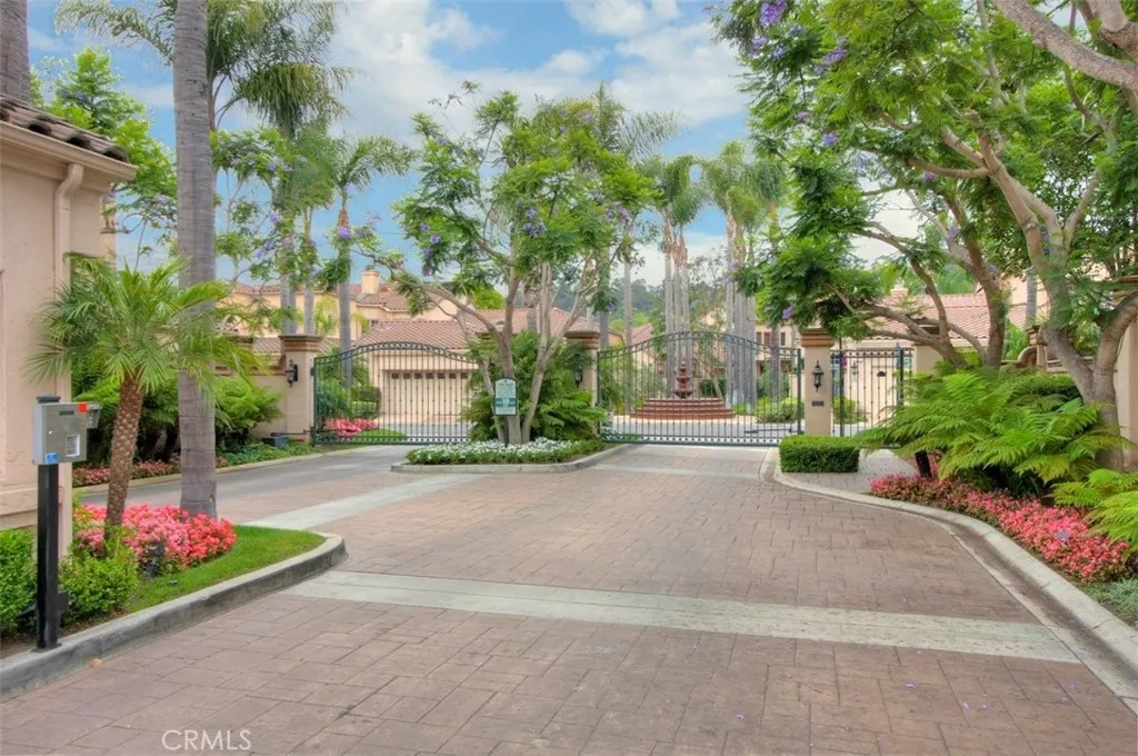 https://cdn.realtyfeed.com/cdn/127/306620503/66148bead19bd1ac4d15900c5805a152.webp
