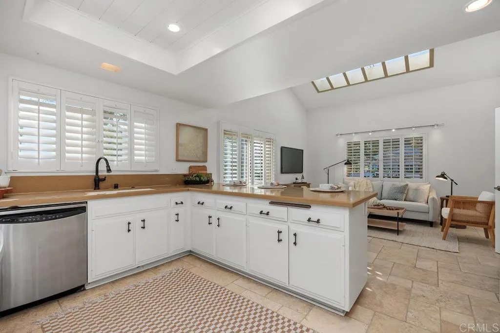 https://cdn.realtyfeed.com/cdn/127/306620507/6f7e2e80df138521a664d12e7e3a7509.webp