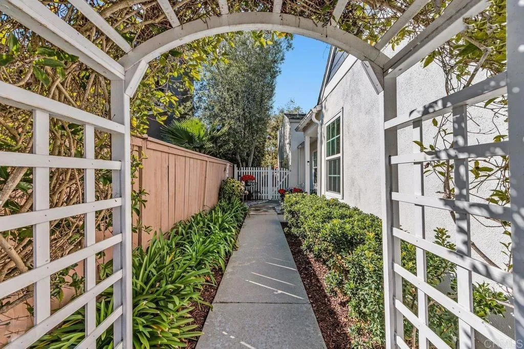 https://cdn.realtyfeed.com/cdn/127/306620511/1e3ff58eea1c99a9324b46d232b616c7.webp