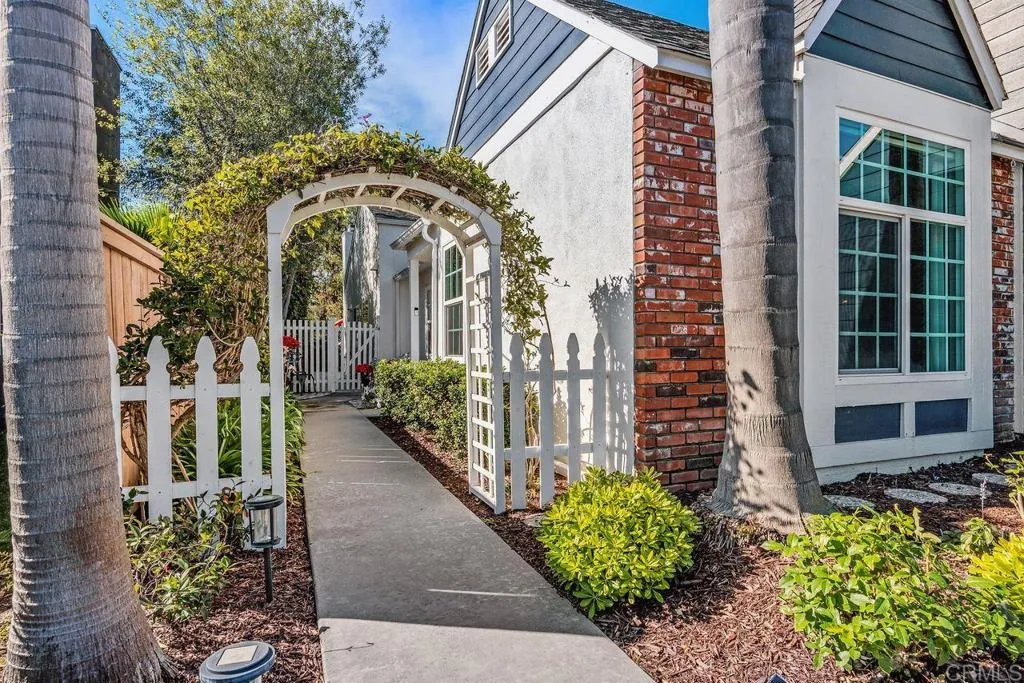 https://cdn.realtyfeed.com/cdn/127/306620511/75edde44763c47c7999e05c0d36aa357.webp