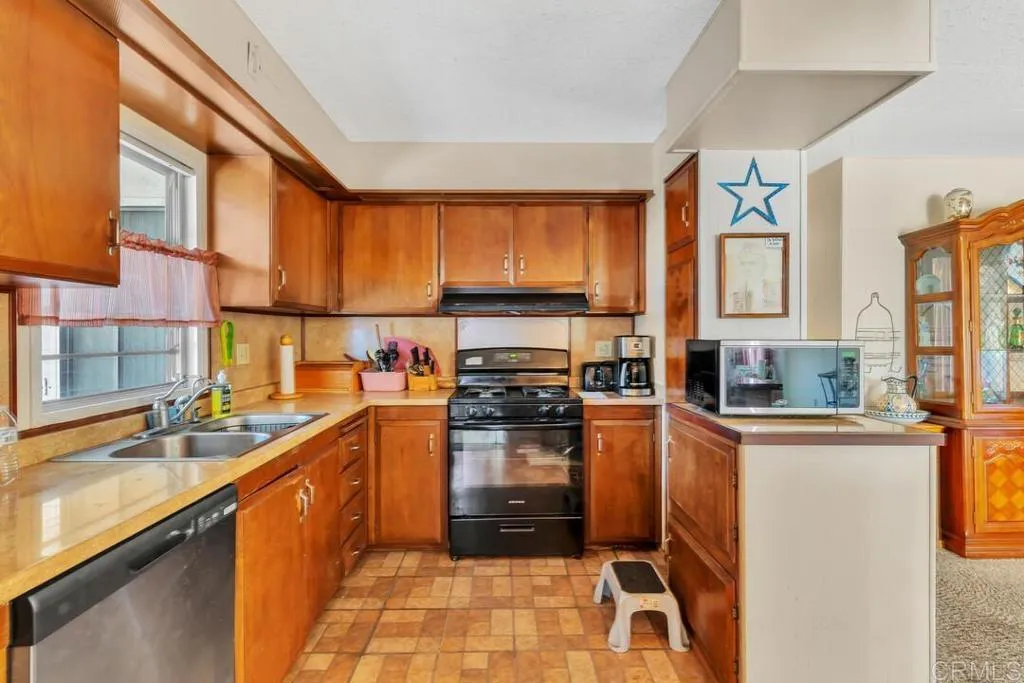 https://cdn.realtyfeed.com/cdn/127/306620554/6a8f9bd26051a66104b9e85772fcf49a.webp