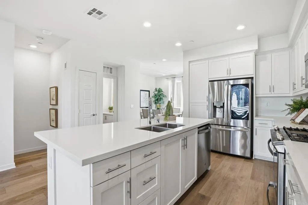 https://cdn.realtyfeed.com/cdn/127/306620589/5a110b19c988550488bb57a2a8a3bbe5.webp