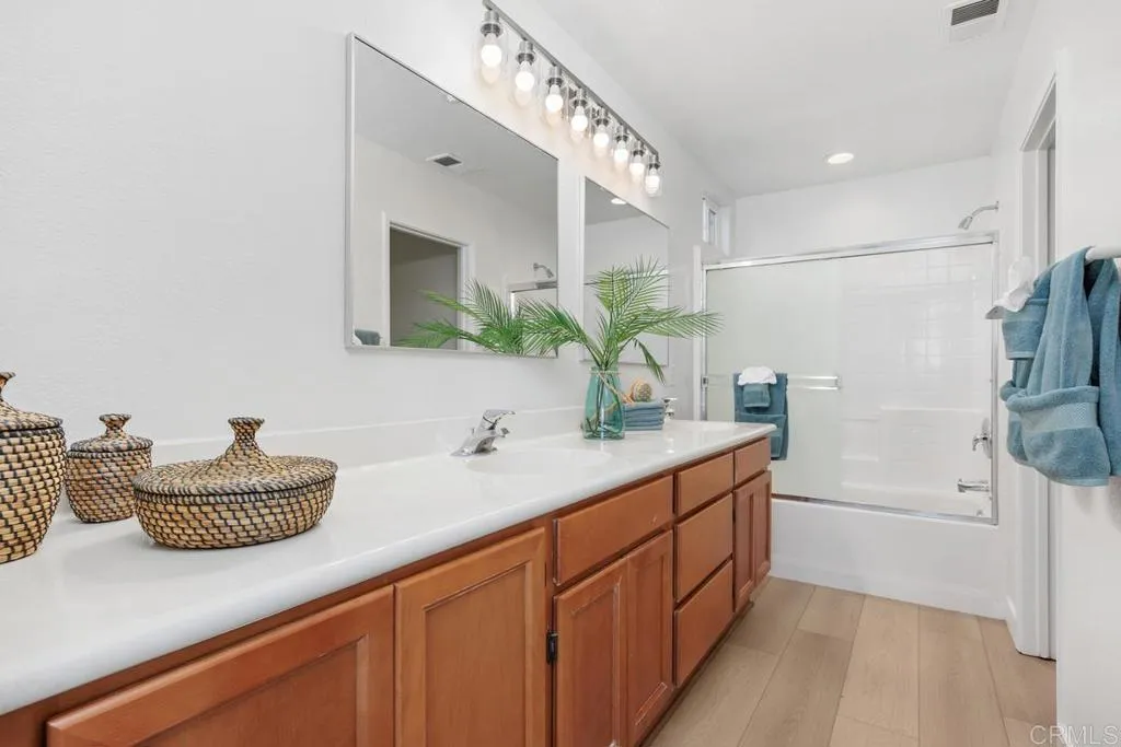 https://cdn.realtyfeed.com/cdn/127/306620655/29ce936011a5c37df93cc7d469ecc9d3.webp