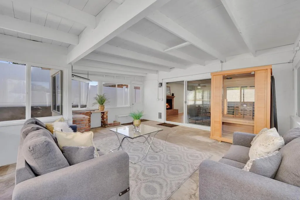 https://cdn.realtyfeed.com/cdn/127/306620659/43036e295b1d990f9f24582bd66b7bc7.webp
