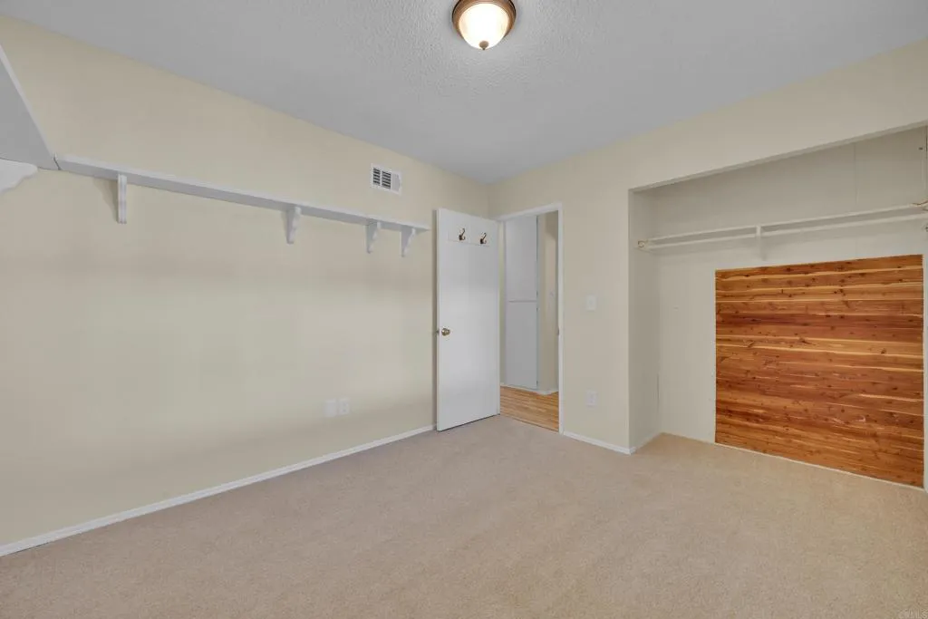 https://cdn.realtyfeed.com/cdn/127/306620659/8a03b2030544c83aa1fd187ec8b5bff7.webp