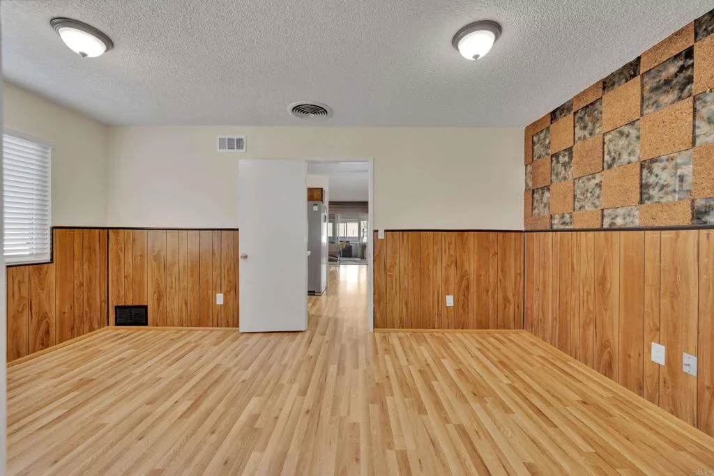 https://cdn.realtyfeed.com/cdn/127/306620659/fb302a38a6fa32205aa687eb6c205c00.webp