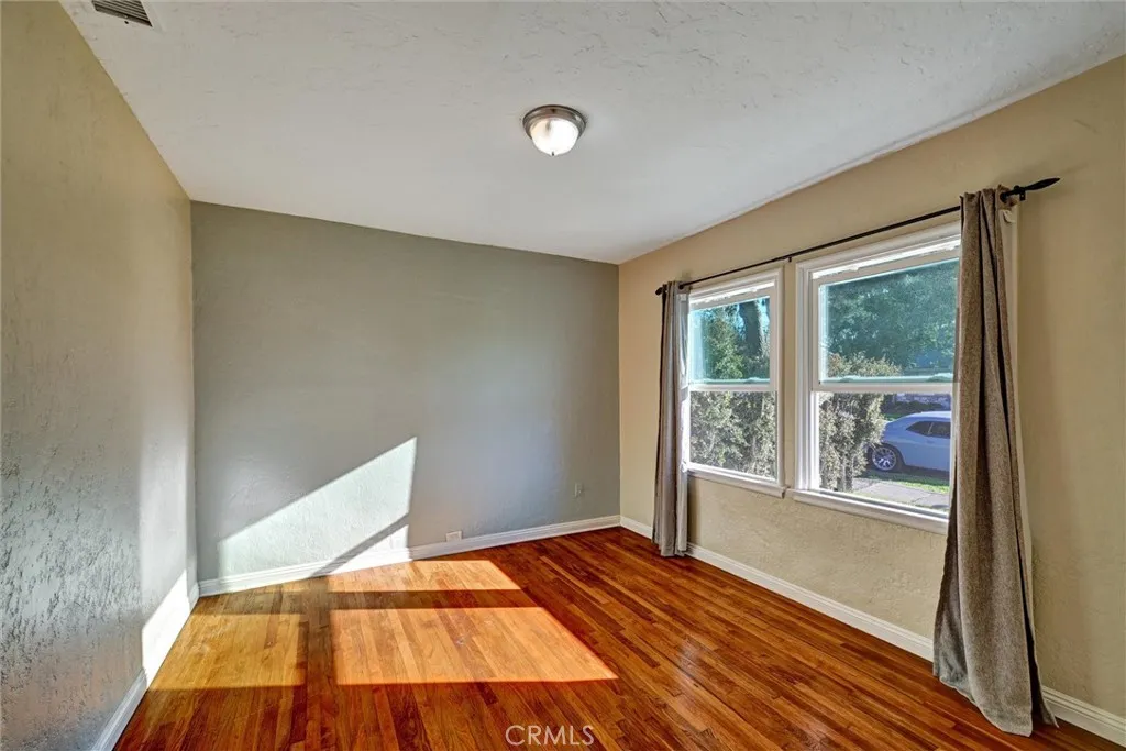 https://cdn.realtyfeed.com/cdn/127/306620754/79669afbefec3d78c31bc3a0c7d7544f.webp
