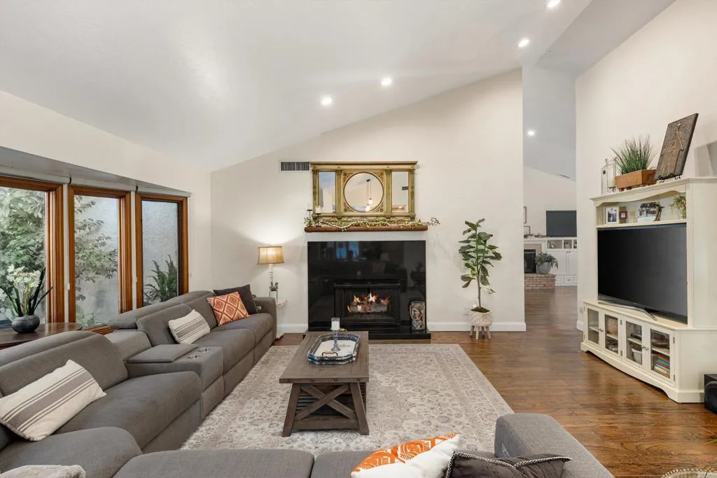 https://cdn.realtyfeed.com/cdn/127/306620755/0aad67d20a345ae9cb3ced517f123c88.webp
