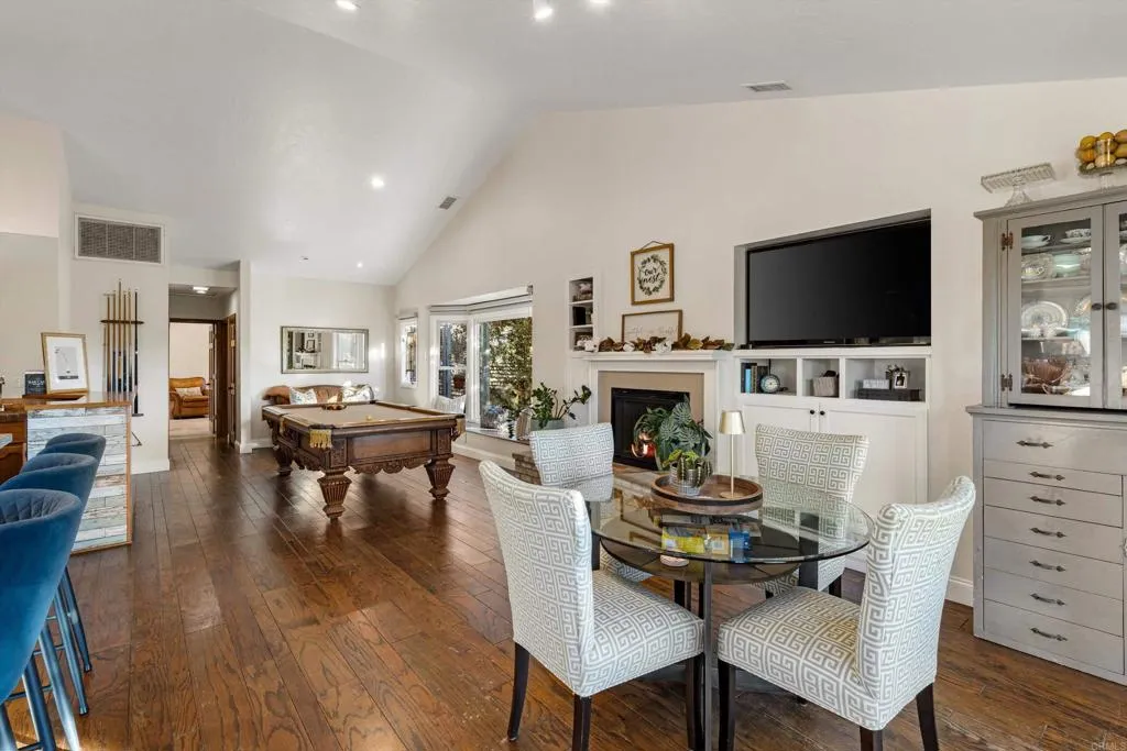https://cdn.realtyfeed.com/cdn/127/306620755/28e7d8b55910d4af3dfe70c63c6adce8.webp