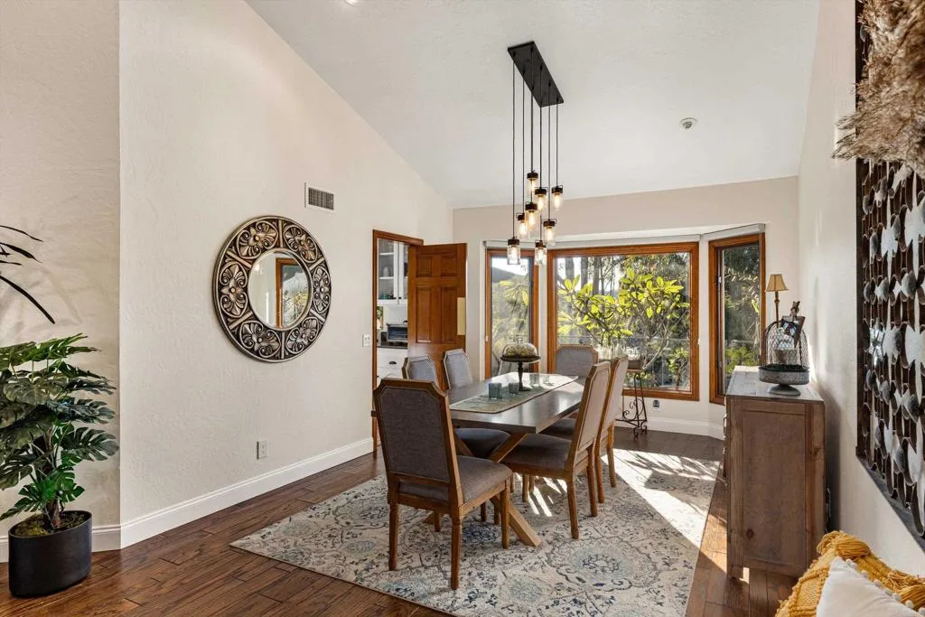 https://cdn.realtyfeed.com/cdn/127/306620755/b607078f6c1893a7f72cdb88b5182673.webp