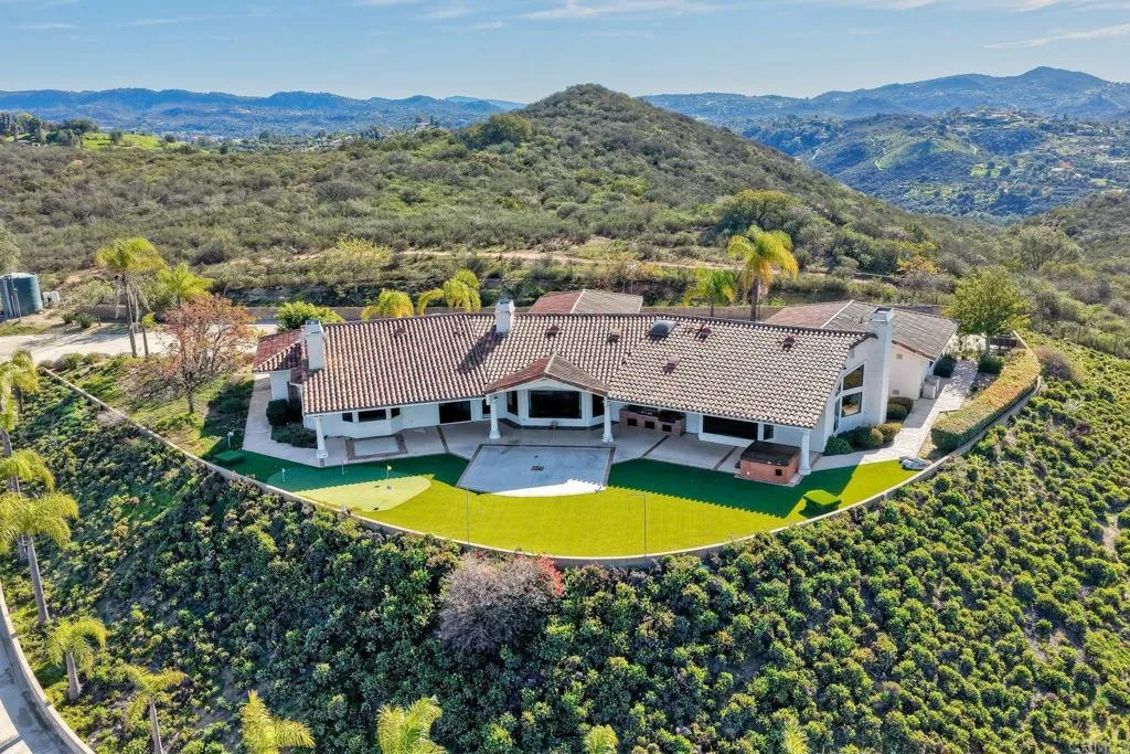 https://cdn.realtyfeed.com/cdn/127/306620770/66c18d43587a871e25edab4fd5f3f60c.webp