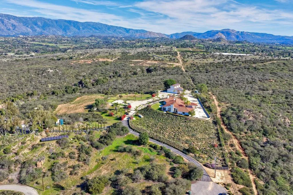 https://cdn.realtyfeed.com/cdn/127/306620770/956d1e15fa1d617b61e518d13c8e30b8.webp