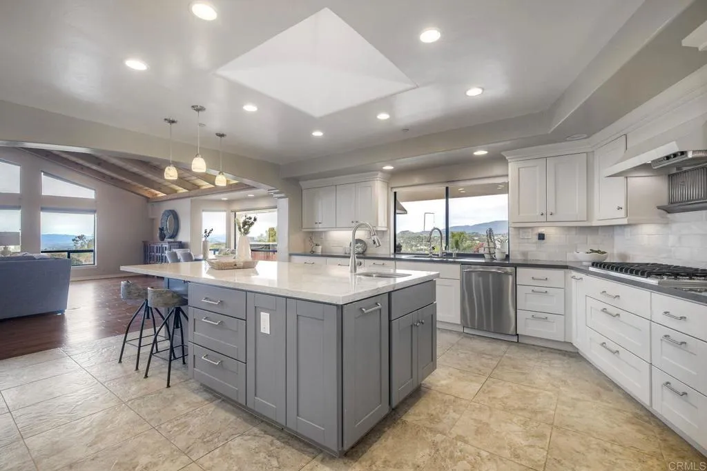 https://cdn.realtyfeed.com/cdn/127/306620770/d84a792a846995f8adfff2a8816c897b.webp