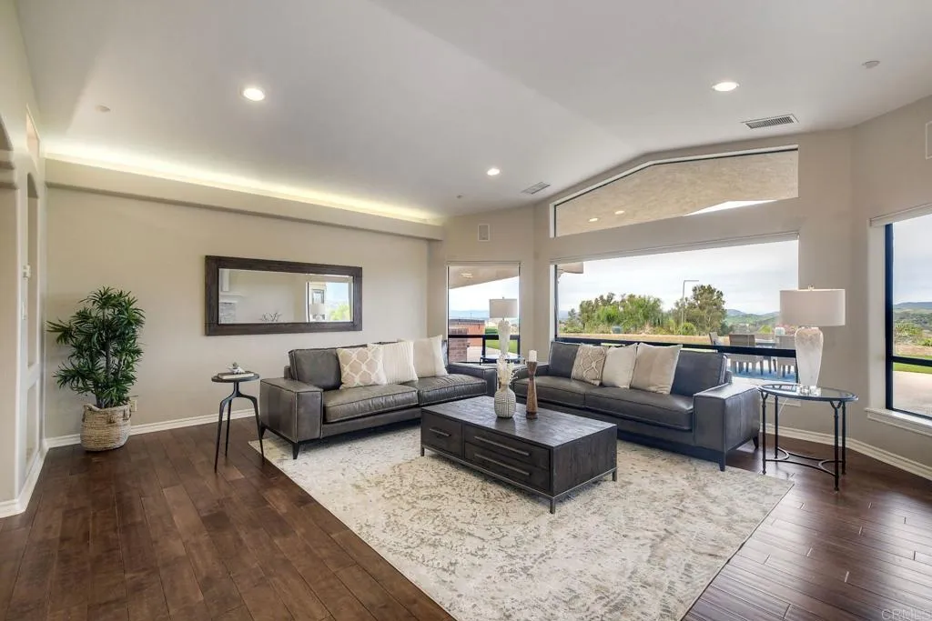 https://cdn.realtyfeed.com/cdn/127/306620770/e71320eb41d208bc538857c86a7389ce.webp