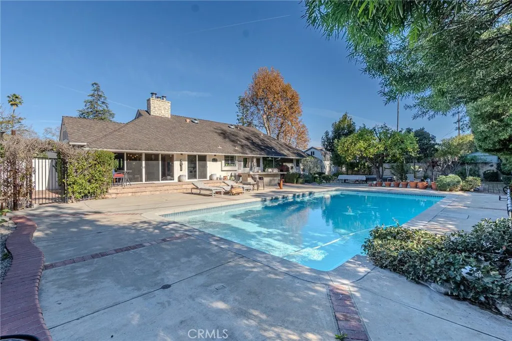 Sherwood Forest, CA 91325