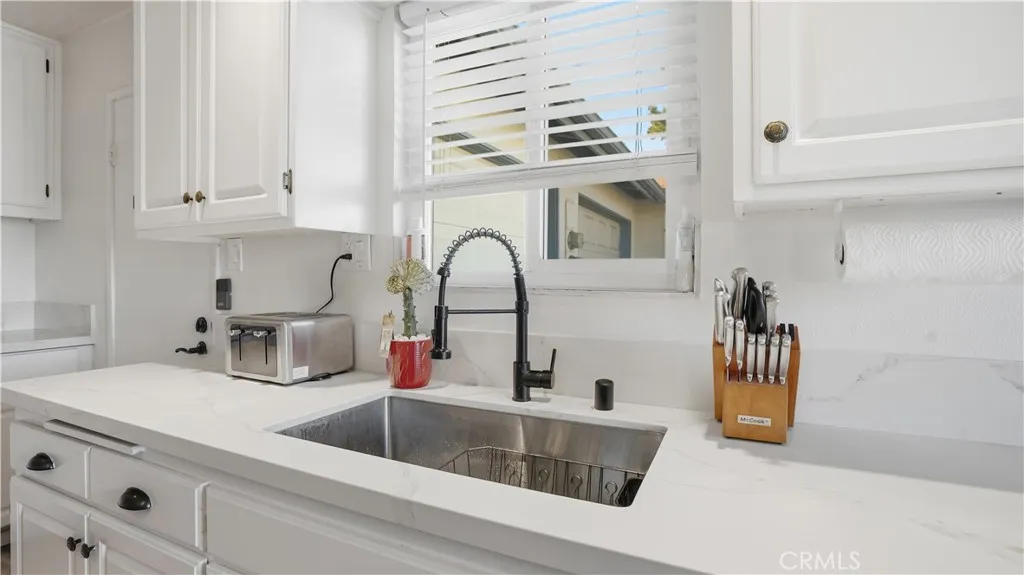 https://cdn.realtyfeed.com/cdn/127/306621001/e6ea37abec4c731fd1ce6dcca05cf56b.webp