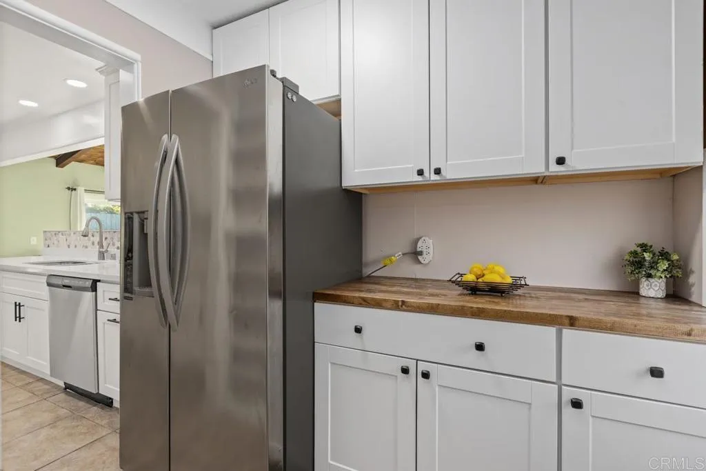 https://cdn.realtyfeed.com/cdn/127/306621004/a5048151b999f3a83408cabd85151843.webp