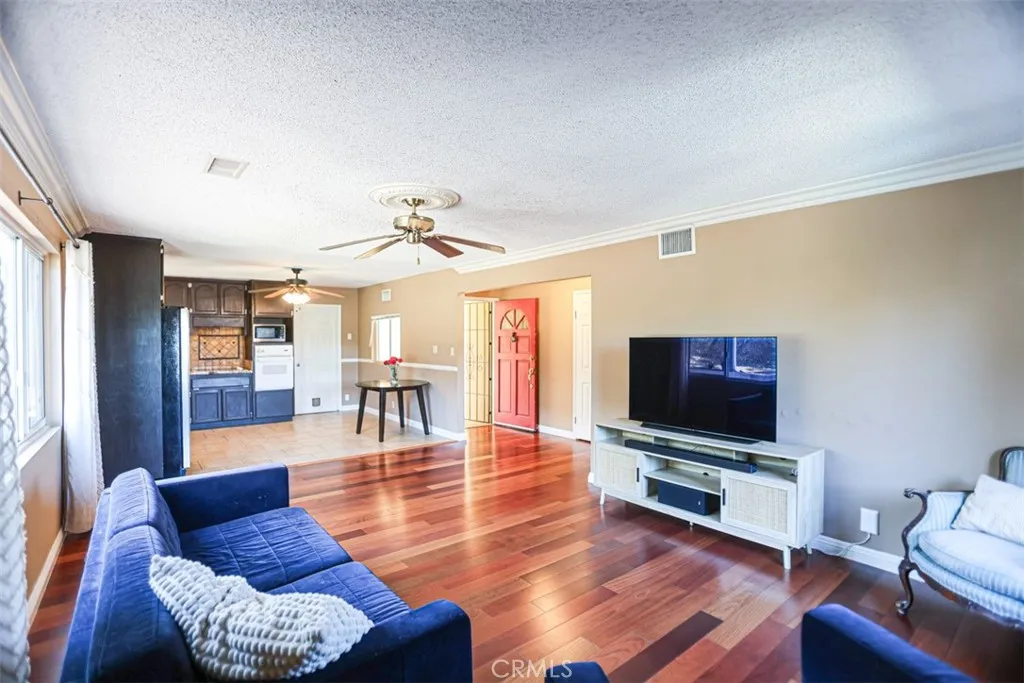 https://cdn.realtyfeed.com/cdn/127/306621056/fb35982ee4361153907235d1260468ef.webp