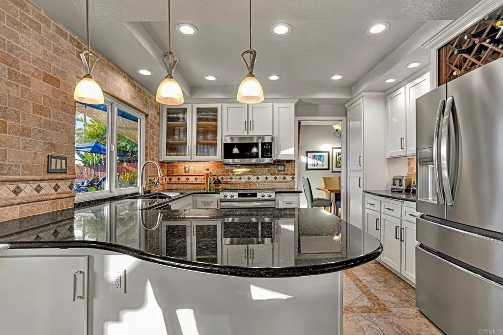 https://cdn.realtyfeed.com/cdn/127/306621123/72a4ade07344b54e868260c61aaa87d8.webp