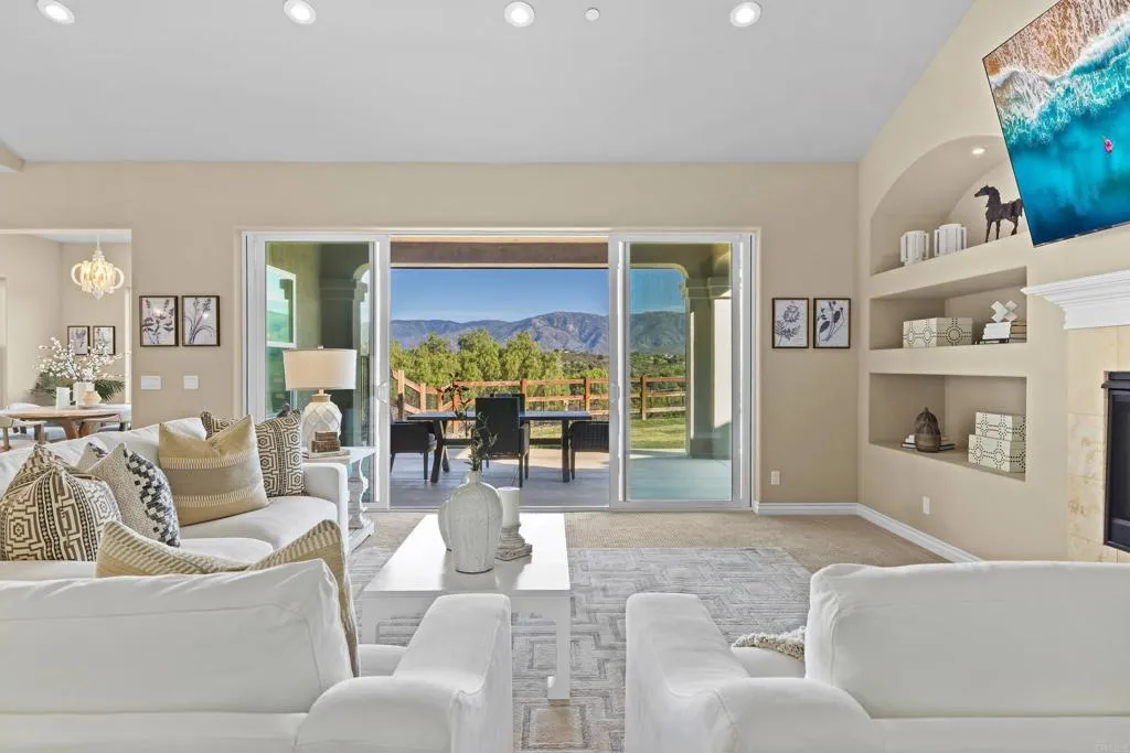 https://cdn.realtyfeed.com/cdn/127/306621126/182506275408e064e96df284fadb053e.webp