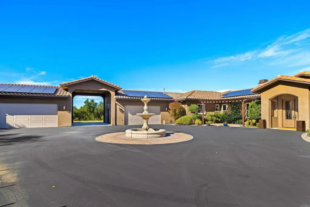 https://cdn.realtyfeed.com/cdn/127/306621126/417c4da37a0281412ee314a0b93b8f2c.webp