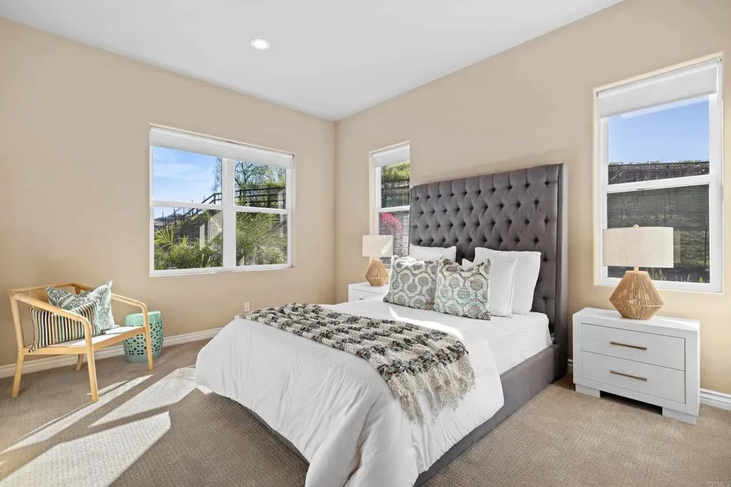 https://cdn.realtyfeed.com/cdn/127/306621126/562d3a048563608646555645ea94ad7e.webp