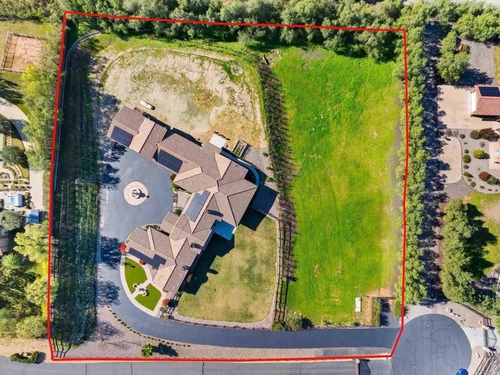 https://cdn.realtyfeed.com/cdn/127/306621126/6fbe68c6be17d3ed4f8100f2f04ad21d.webp