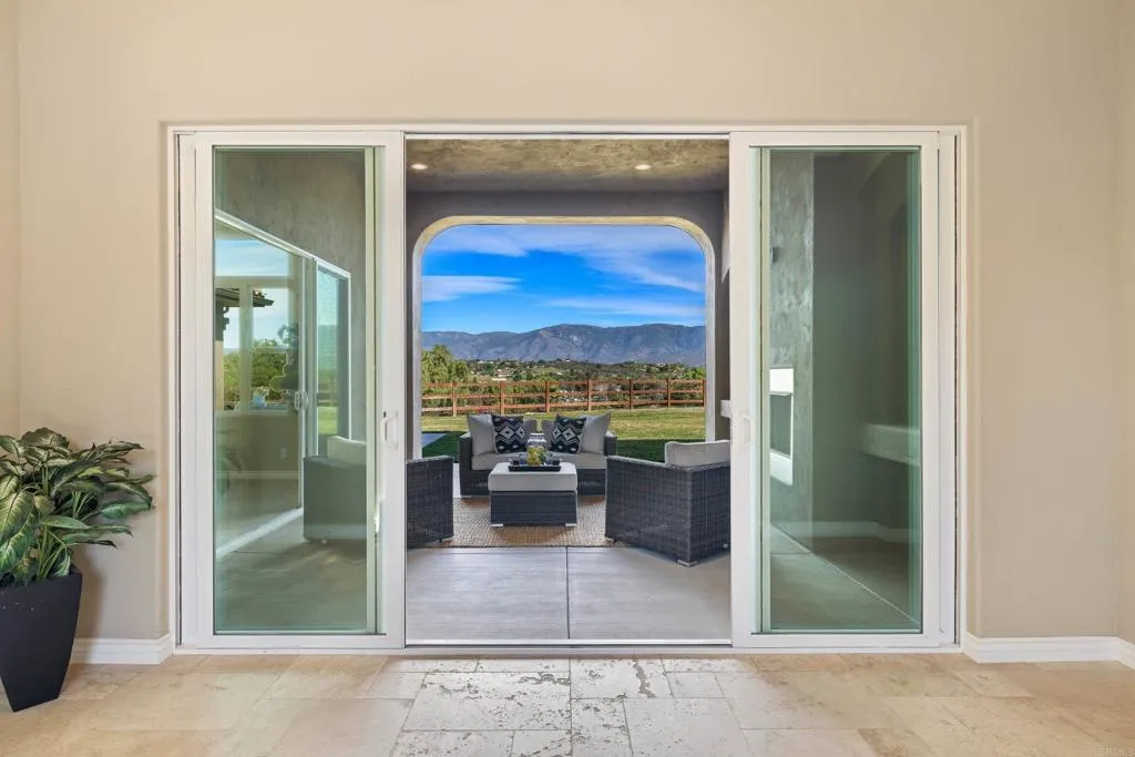 https://cdn.realtyfeed.com/cdn/127/306621126/9f036f61df0a6a148f16bb27aae6f20f.webp