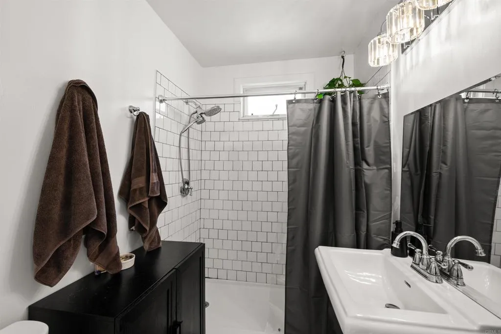 https://cdn.realtyfeed.com/cdn/127/306621231/69411b8afe28a38a444991e8880818cf.webp