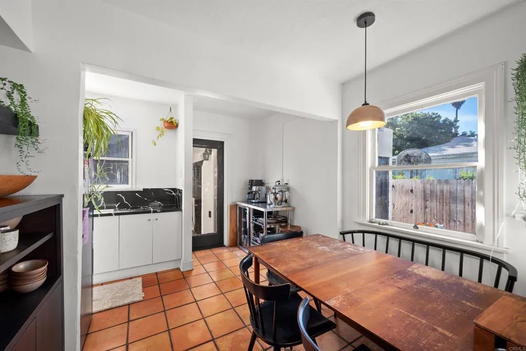 https://cdn.realtyfeed.com/cdn/127/306621231/993ca6aa26b20323362cebaf5643dc91.webp